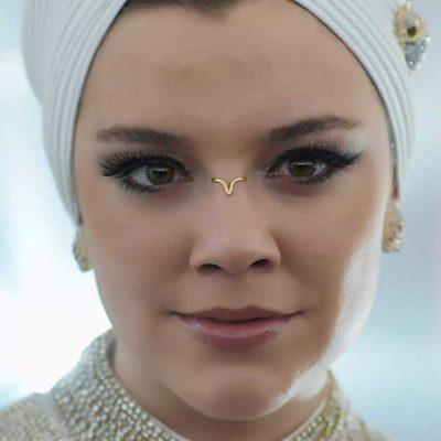 Em Órfãos da Terra, Dalila se casa usando joia Pinching modelo Pontinha de ouro